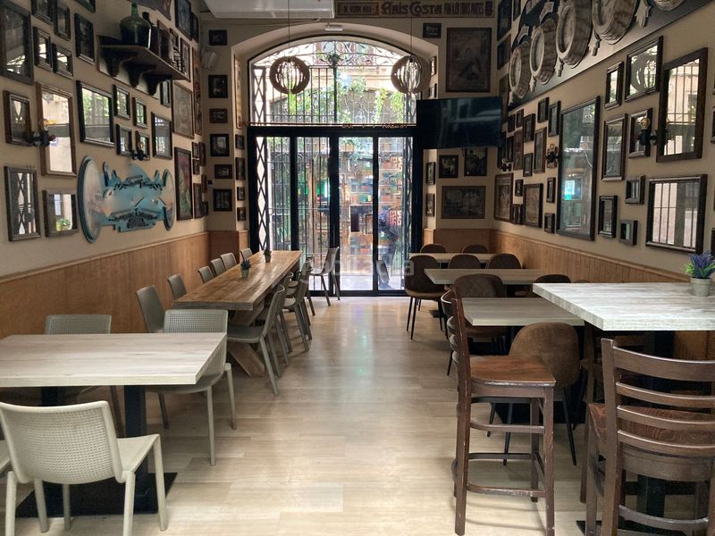 Foto 586a48e0-e353-4127-91fc-85780a4e1c70. Traspaso local comercial restaurante en calle principal del barrio gótico en Barcelona