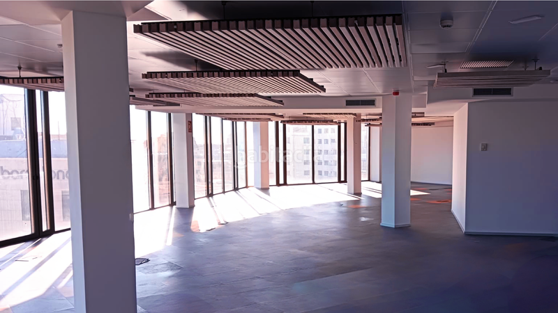 Foto 8dc7ac8e-ff36-417c-827c-86e707e47b1f. Rent office space with heating in Dreta de l´Eixample Barcelona