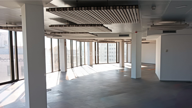 Foto b07af61f-614e-414e-be33-cef221896c97. Rent office space with heating in Dreta de l´Eixample Barcelona