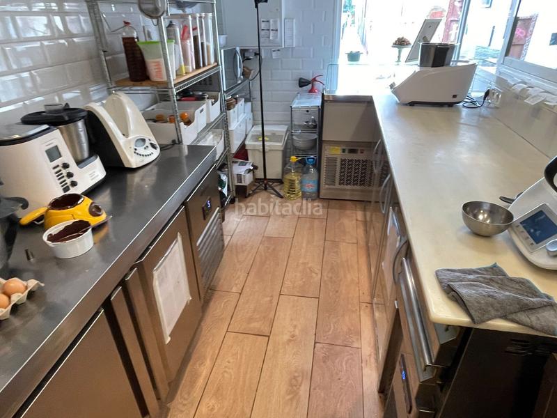 Foto bf3c115b-cc2e-456c-8dea-5dcd1e9396b9. Traspaso local comercial pastelería con obrador vista en Poblenou en Barcelona