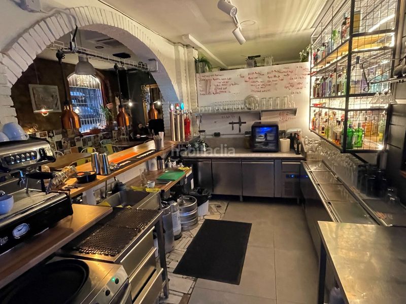 Foto 146c4d8d-7528-4432-b7e5-ea15a688e73a. Traspaso local comercial restaurante esquinero en El Clot en Barcelona