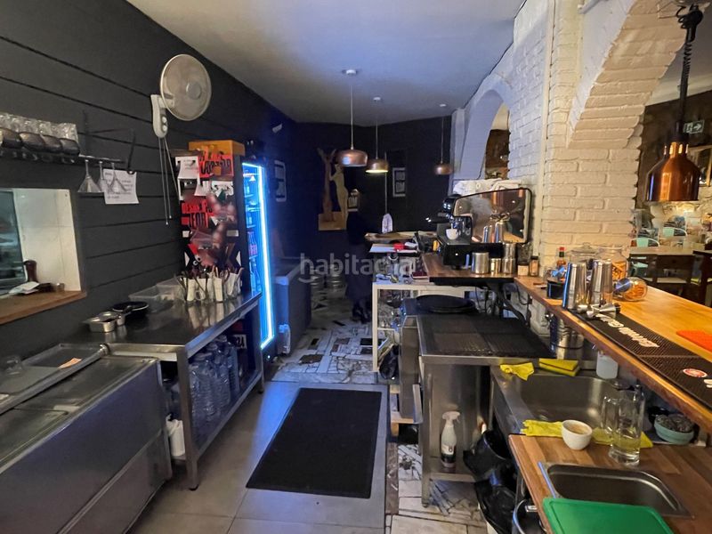 Foto ad715aca-2987-4824-9353-59caa5132f50. Traspaso local comercial restaurante esquinero en El Clot en Barcelona