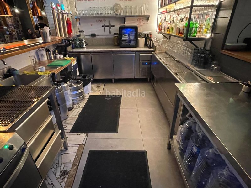 Foto e548045f-c9f4-405f-9433-3c6afc3c6784. Traspaso local comercial restaurante esquinero en El Clot en Barcelona