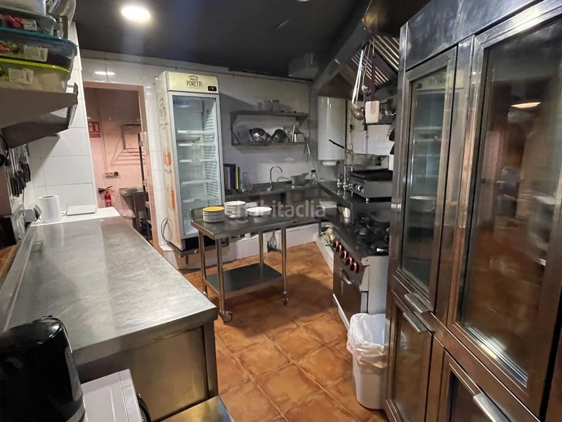Foto f167d7ee-96a5-4fa3-956f-c3607ca4140b. Traspaso local comercial restaurante esquinero en El Clot en Barcelona