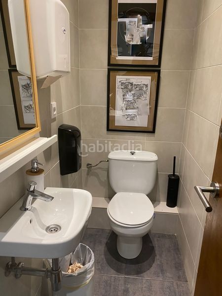 Foto 32c823a2-1252-4f18-aed9-a1c47b0b68c2. Traspaso local comercial bar con restauración menor y terraza en les corts en Barcelona