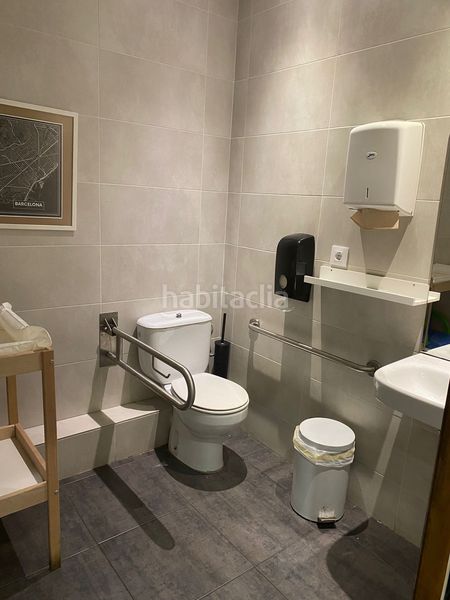 Foto 645ec82f-3f4f-4463-93bf-6dffe462d1f2. Traspaso local comercial bar con restauración menor y terraza en les corts en Barcelona