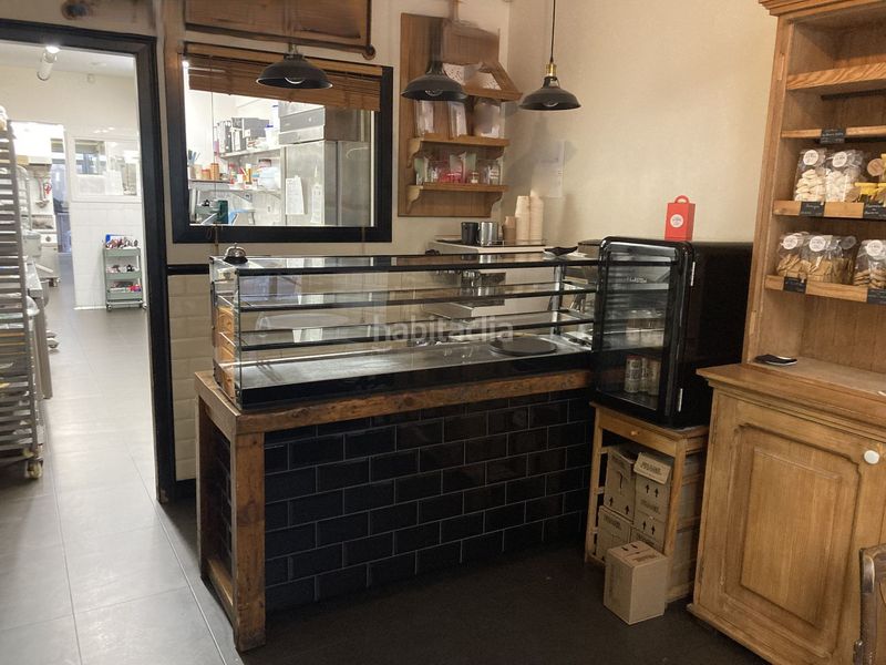 Foto 0766daa0-a12a-4e27-aa46-ad6acf5ca2a6. Traspaso local comercial obrador con punto de venta en gracia en Barcelona