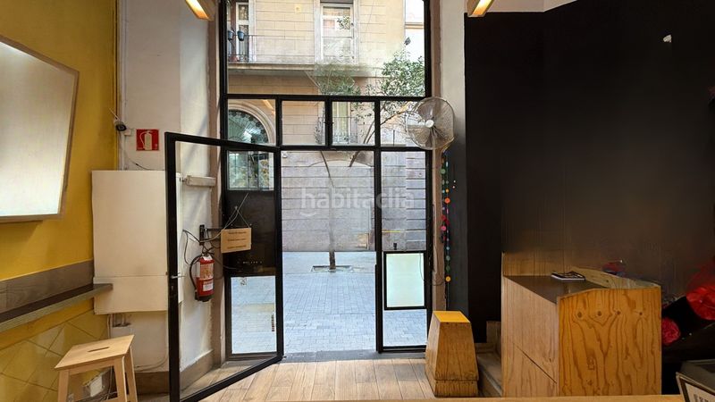 Foto cfa16923-09a0-45f1-a7f8-45eae58e4274. Traspaso local comercial take away en el Raval en Barcelona