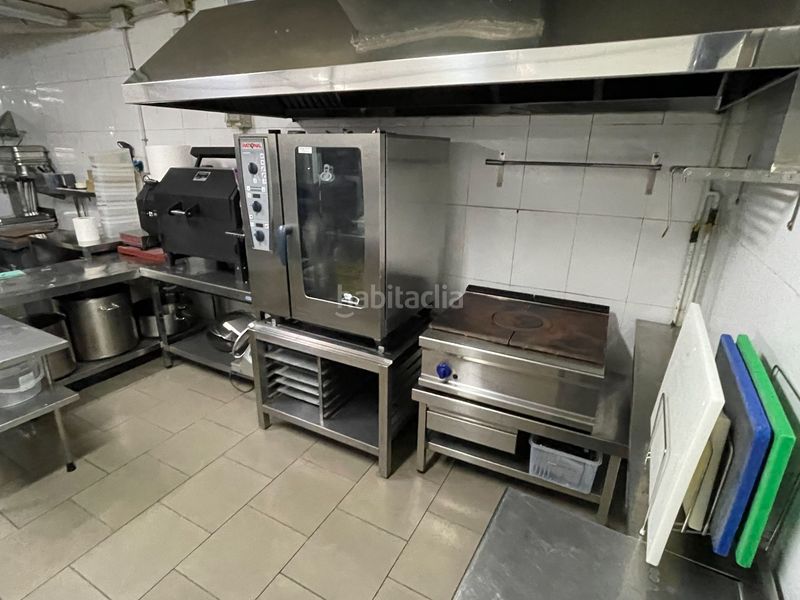 Foto bc0433cf-ce12-49a4-80c7-702174a35b2b. Traspaso local comercial obrador de pasteleria con punto de venta en el borne en Barcelona