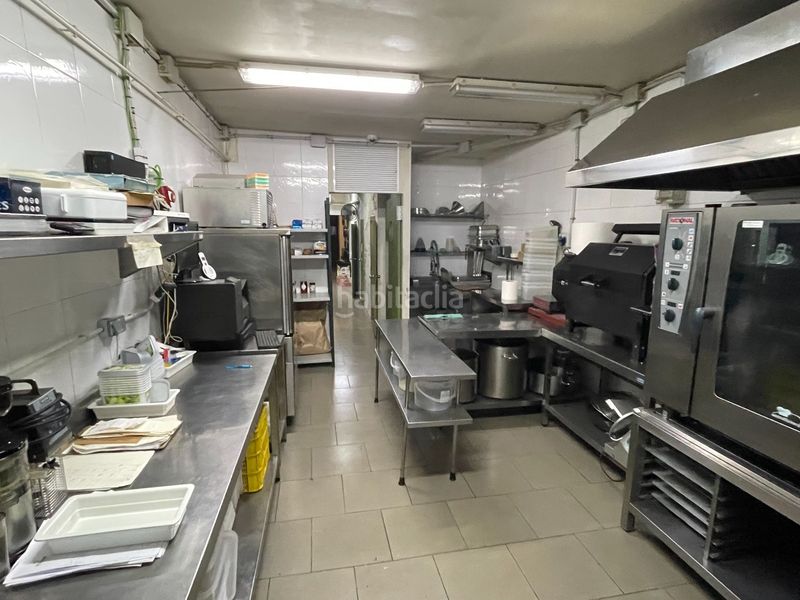 Foto bf5b0a78-1385-4d63-8e04-286525f11c60. Traspaso local comercial obrador de pasteleria con punto de venta en el borne en Barcelona