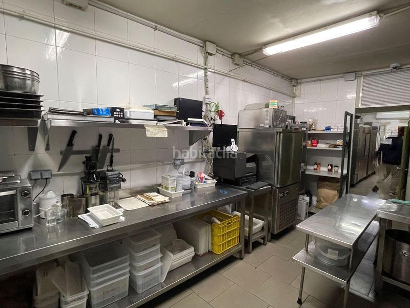 Foto fa6ec994-580b-4ed6-8289-bbd6cdd2532c. Traspaso local comercial obrador de pasteleria con punto de venta en el borne en Barcelona