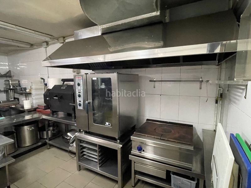 Foto fa9fd408-dcb0-4366-9662-996452f08de7. Traspaso local comercial obrador de pasteleria con punto de venta en el borne en Barcelona