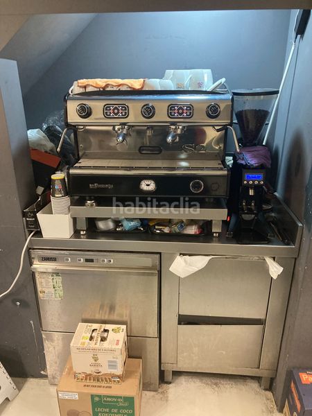 Foto 1d81221a-7cbe-4331-9e23-6e52fb874b9f. Traspaso local comercial bar cafetería en calle principal peatonal Raval alto en Barcelona