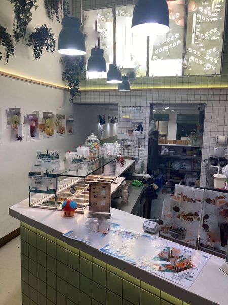 Foto 2e363b39-58df-4e17-a289-303436c1fbbc. Traspaso local comercial bar cafetería en calle principal peatonal Raval alto en Barcelona