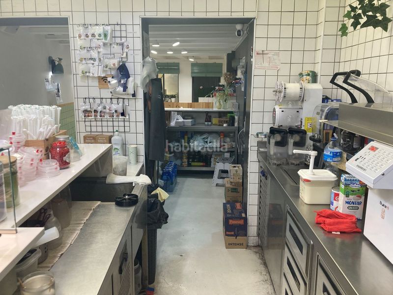 Foto 3fad7c10-d976-4c81-ba48-58cee0e3b156. Traspaso local comercial bar cafetería en calle principal peatonal Raval alto en Barcelona