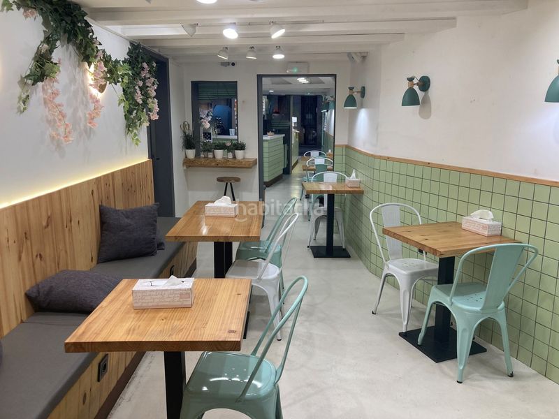 Foto b32a50c7-6770-4b7b-96bf-097f7d95fe0c. Traspaso local comercial bar cafetería en calle principal peatonal Raval alto en Barcelona