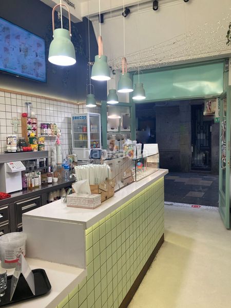 Foto b9efca75-3bf3-42f7-9c4b-694639ad0b72. Traspaso local comercial bar cafetería en calle principal peatonal Raval alto en Barcelona