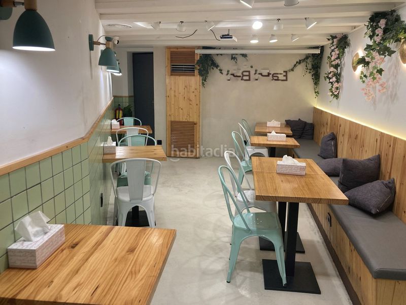 Foto bae6d76f-22af-49c4-891a-79620a45d82e. Traspaso local comercial bar cafetería en calle principal peatonal Raval alto en Barcelona