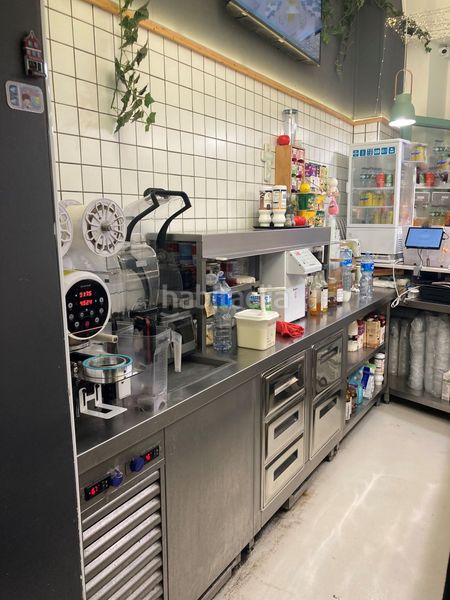 Foto bf7ca141-efd8-41e0-b596-85d94cac47b6. Traspaso local comercial bar cafetería en calle principal peatonal Raval alto en Barcelona