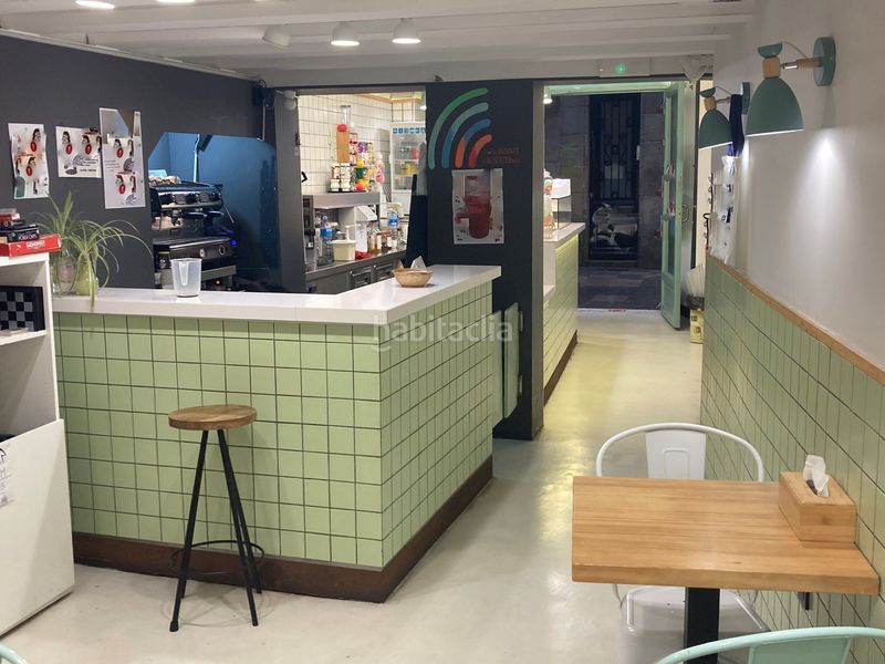 Foto ee1353d5-426f-4fe7-b341-5e992633462b. Traspaso local comercial bar cafetería en calle principal peatonal Raval alto en Barcelona