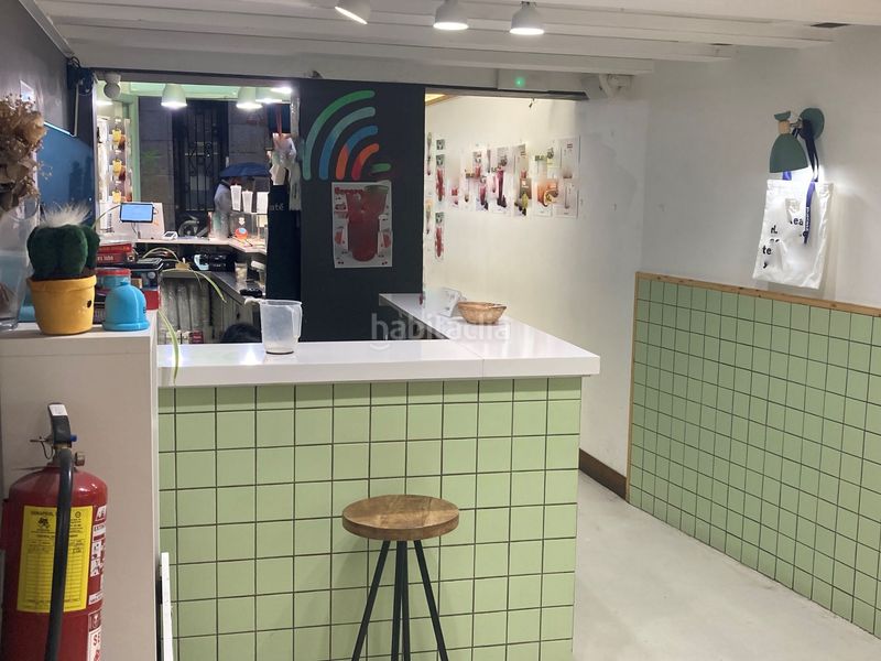 Foto ef0e8118-4458-47cc-a622-199b85abb76a. Traspaso local comercial bar cafetería en calle principal peatonal Raval alto en Barcelona