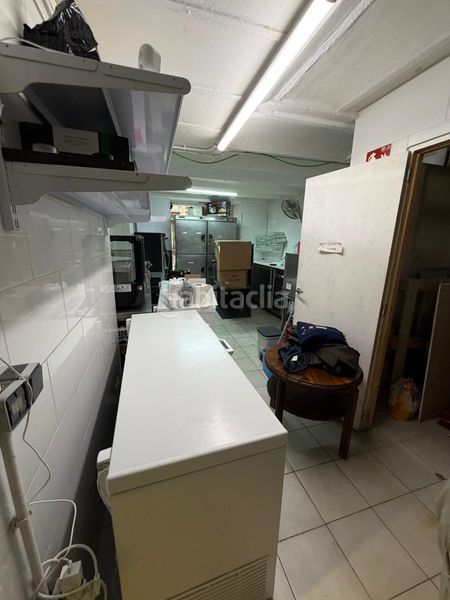 Foto b1cb98fe-322d-4361-b204-5fad8b01ff43. Traspaso local comercial panadería pastelería con obrador en plaza principal gracia en Barcelona