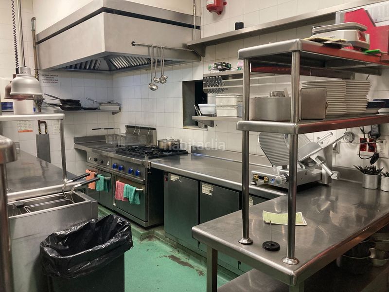 Foto adf7b6ed-62a7-4819-8f3c-9bbcde7b29c0. Traspaso local comercial restaurante bar 327m2 entre las ramblas y rambla del Raval en Barcelona