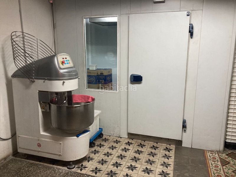 Foto c5a25a56-a8ca-42c7-bb4e-a66c50c0ceb8. Traspaso local comercial restaurante bar 327m2 entre las ramblas y rambla del Raval en Barcelona