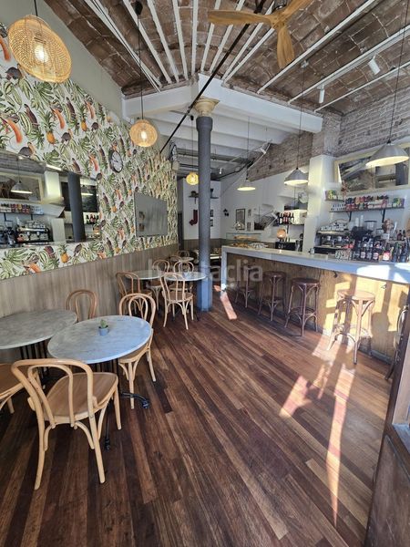 Foto 15607183-5dde-4595-8f8e-6ed40253dffa. Traspaso local comercial bar cafetería emblemática en esquina chaflán de eixample dreta en Barcelona