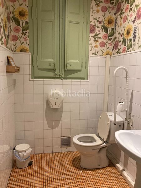 Foto 8c890279-4090-4743-aaae-d9b813dda288. Traspaso local comercial bar cafetería emblemática en esquina chaflán de eixample dreta en Barcelona