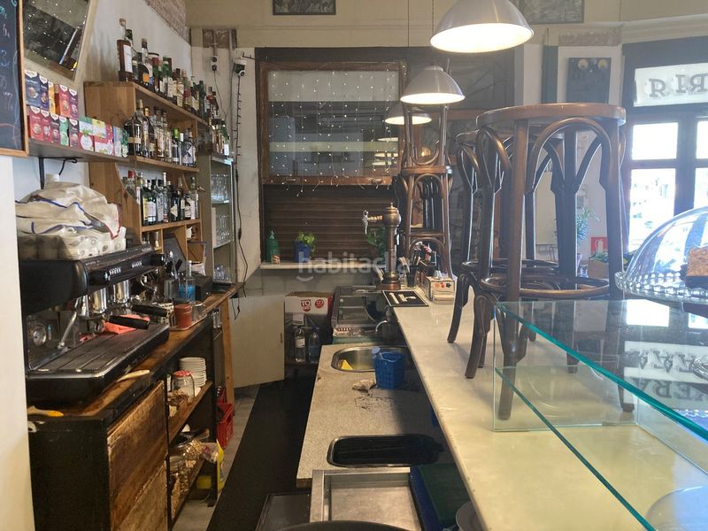 Foto d7236d47-ad0c-46af-ac8d-ec6fbed42010. Traspaso local comercial bar cafetería emblemática en esquina chaflán de eixample dreta en Barcelona