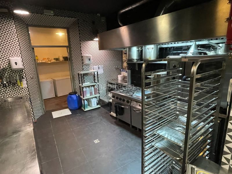 Foto 0a757403-9fab-40c1-800e-cc28de302fd1. Traspaso local comercial obrador cocina industrial en el gótico en Barcelona