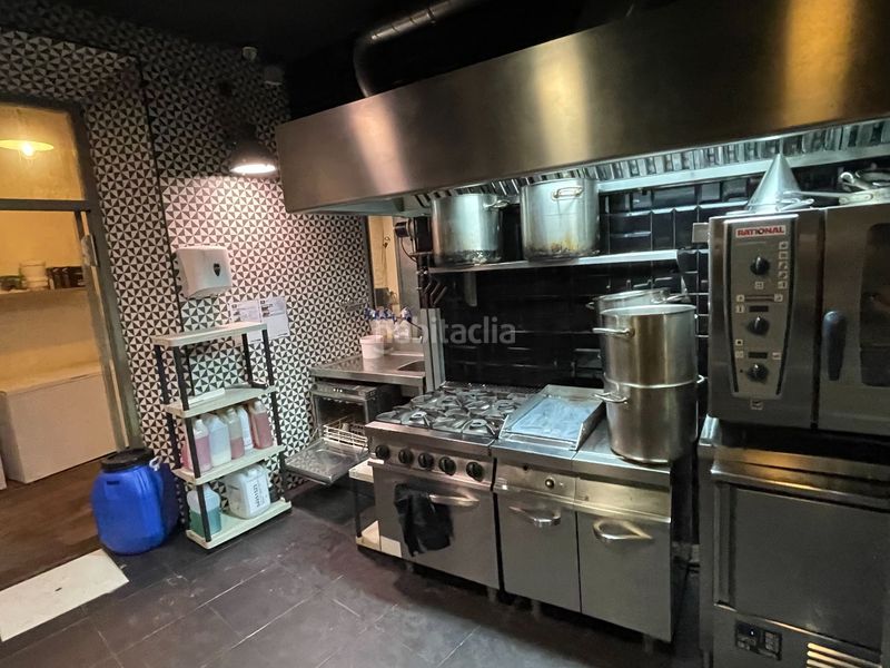 Foto 1150adc5-0597-4117-92fc-90294fb1bf0d. Traspaso local comercial obrador cocina industrial en el gótico en Barcelona