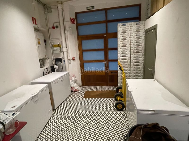 Foto 5dadfd2f-d764-4270-87d6-f8ef4c1d52f2. Traspaso local comercial obrador cocina industrial en el gótico en Barcelona