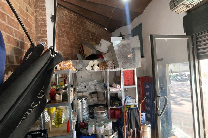 Foto 3c1ab1c6-b774-4b6c-835b-afd3568ca7ed. Traspaso local comercial bar con salida de humos y terraza en chaflán poblenou en Barcelona