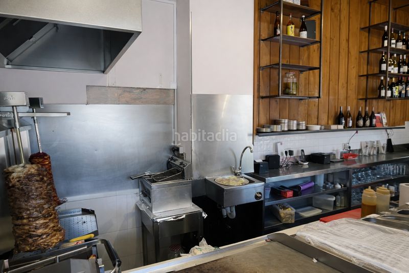 Foto 5d3fb19a-0f25-4300-9555-65605f5cdde4. Traspaso local comercial bar con salida de humos y terraza en chaflán poblenou en Barcelona