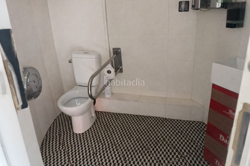 Foto eb30130e-3991-4f5a-9292-2f3e89cb6be1. Traspaso local comercial bar con salida de humos y terraza en chaflán poblenou en Barcelona