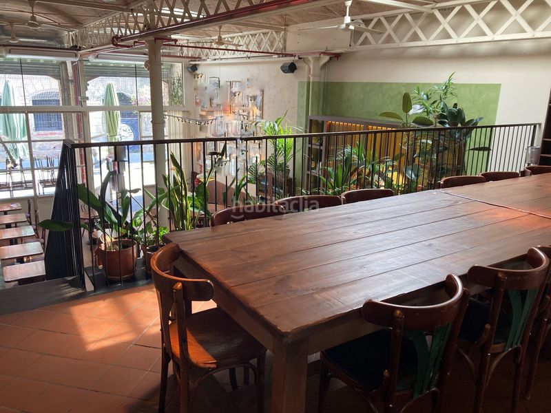 Foto 1eb28653-cf44-43f1-be82-bb44e3976ff2. Traspaso local comercial restaurante sin cocina en Sant Antoni espacio único, antiguo taller de coches en Barcelona