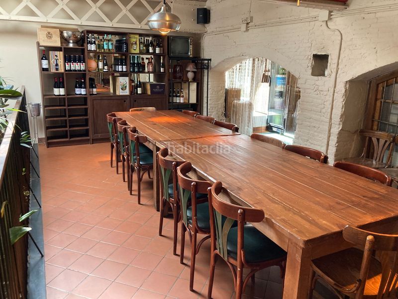 Foto 5eb0828d-cff1-4b82-b788-ecf3273671bf. Traspaso local comercial restaurante sin cocina en Sant Antoni espacio único, antiguo taller de coches en Barcelona
