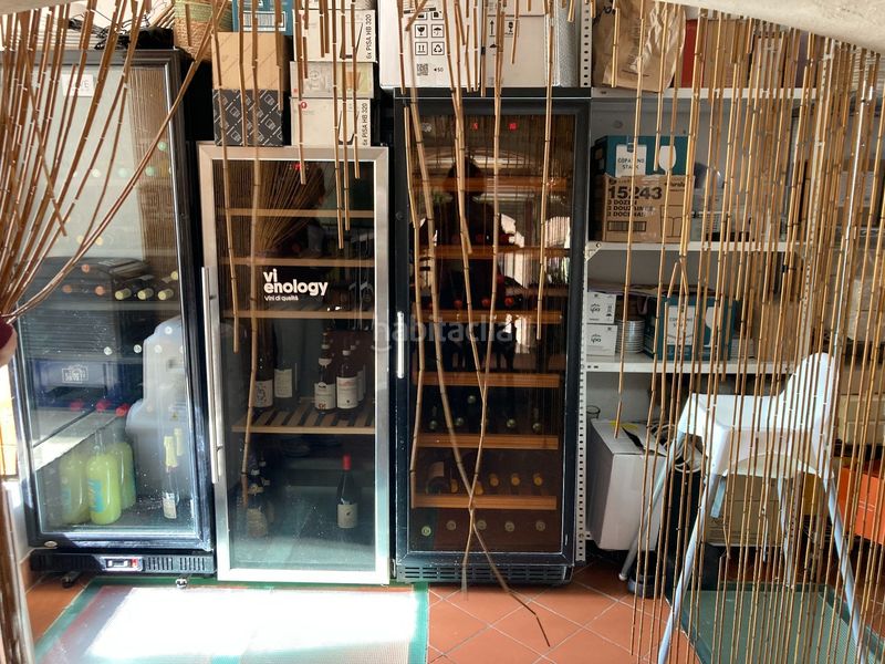 Foto 829aee83-6b98-483c-9dbd-776f0e19cba4. Traspaso local comercial restaurante sin cocina en Sant Antoni espacio único, antiguo taller de coches en Barcelona
