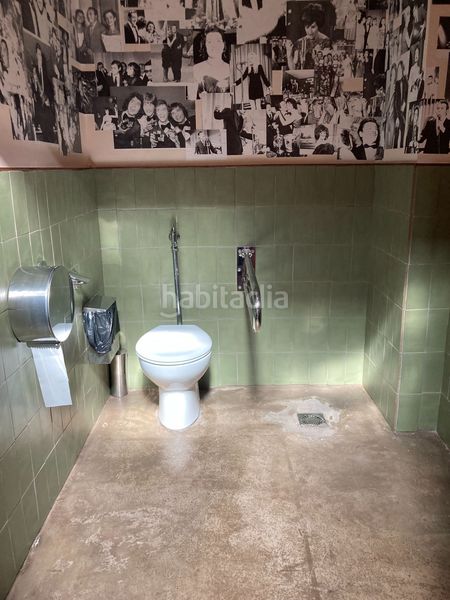 Foto bc55eb35-dbc1-4dbf-b1d7-53b1eb2427f1. Traspaso local comercial restaurante sin cocina en Sant Antoni espacio único, antiguo taller de coches en Barcelona