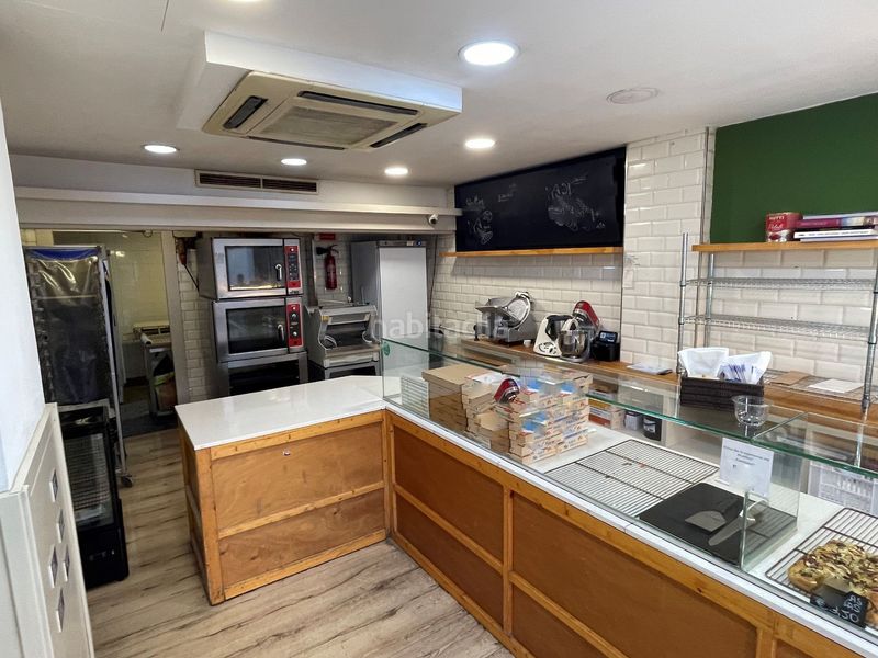 Foto aa7a97a3-27e3-4146-bb32-69c760a2cd89. Traspaso local comercial panaderia en calle principal de la salutgracia en Barcelona