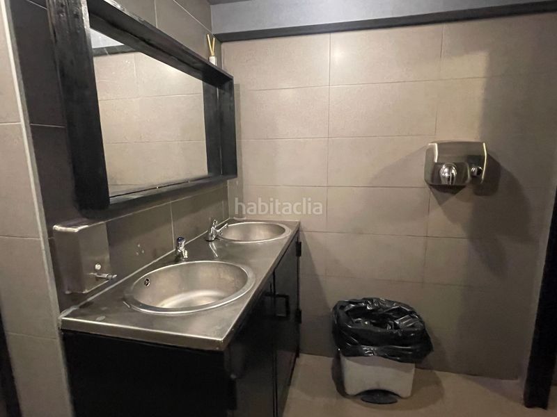 Foto 40b36c3b-135a-4880-b4e9-7543aa80672d. Traspaso local comercial restaurante bar esquinero con cocina vista en eixample esquerra en Barcelona