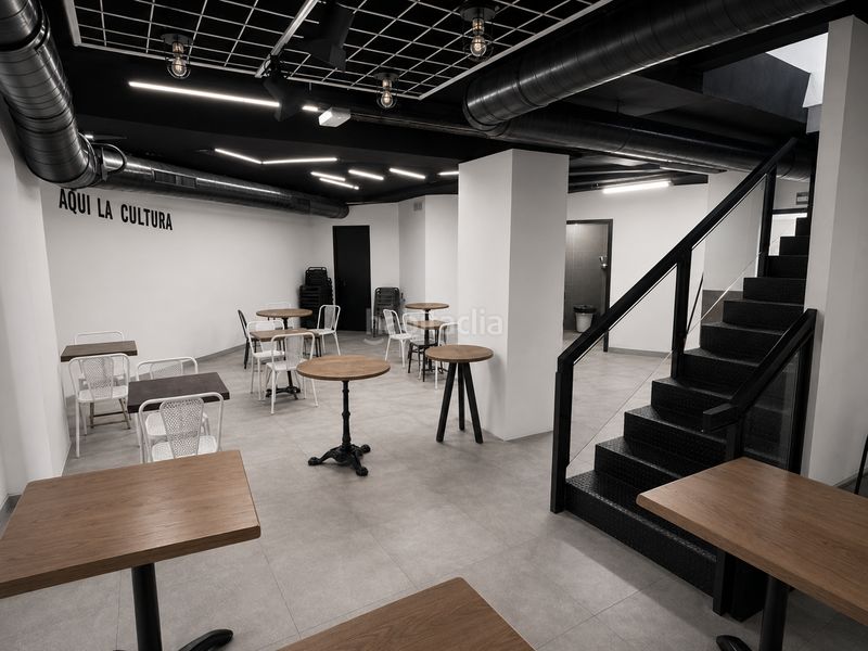 Foto 478ad286-2822-4fc9-933b-de8fefa707e9. Traspaso local comercial restaurante bar esquinero con cocina vista en eixample esquerra en Barcelona