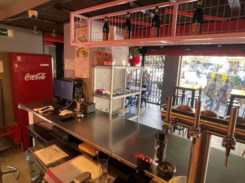 Foto 5e01f697-6f5a-4572-b245-4ccee9bc6f8d. Traspaso local comercial restaurante bar esquinero con cocina vista en eixample esquerra en Barcelona
