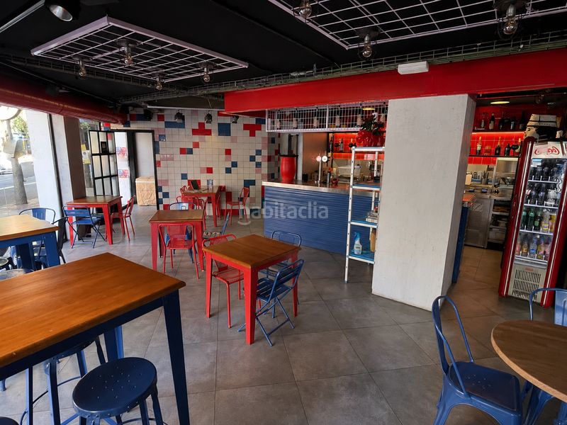 Foto c7cef9f6-abbb-4163-8702-088b56b8d1d0. Traspaso local comercial restaurante bar esquinero con cocina vista en eixample esquerra en Barcelona