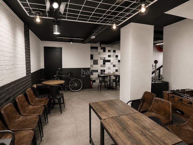 Foto f1192c72-dad9-4449-b4c3-94530fdbec41. Traspaso local comercial restaurante bar esquinero con cocina vista en eixample esquerra en Barcelona