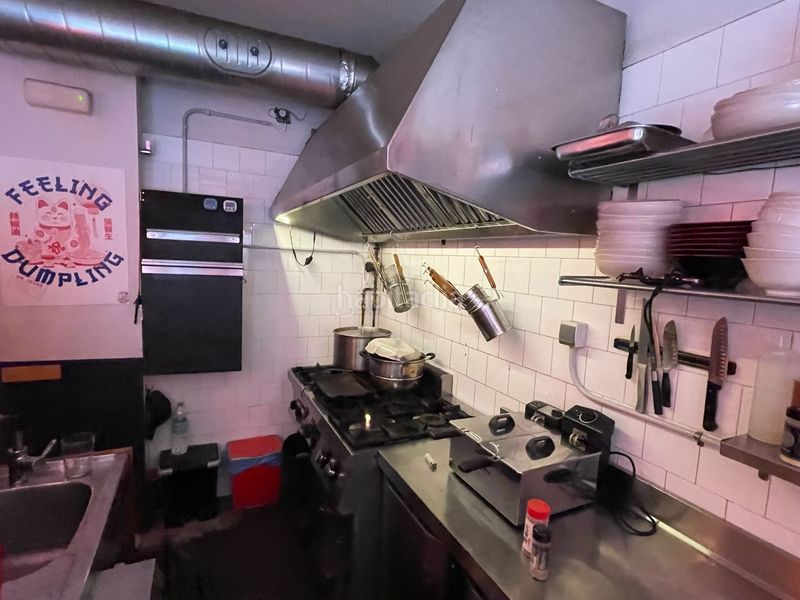 Foto b14bcd9b-6965-4d27-ae2b-f693f2e9e161. Traspaso local comercial restaurante con cocina vista en Sant Antoni en Barcelona