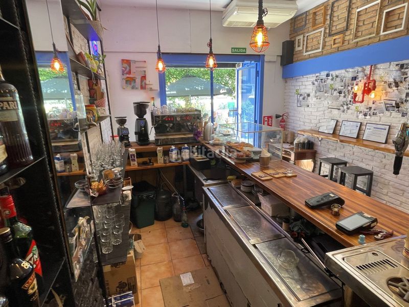 Foto c34d9f5a-f6fe-4635-9325-ecae17166184. Traspaso local comercial restaurante sin cocina con terraza en poble nou en Barcelona