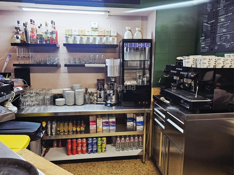 Foto 822491a9-7190-446e-a58b-c3434304547d. Traspaso local comercial bar con terraza en Sants en Barcelona